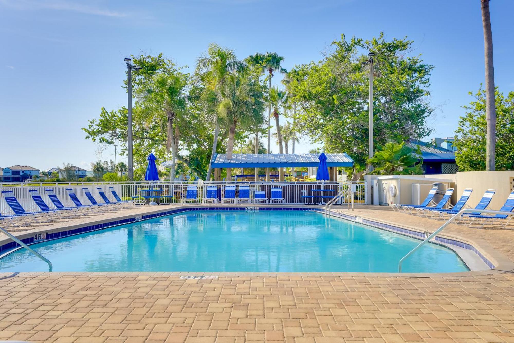 Coastal-Zen Ruskin Retreat Less Than 1 Mi To Beach! Exterior photo